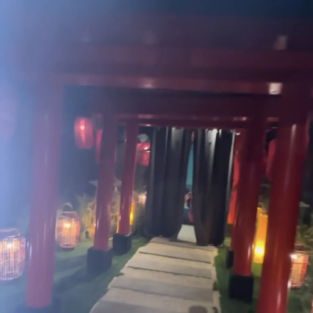 Jモール内の日本の神社のような装飾