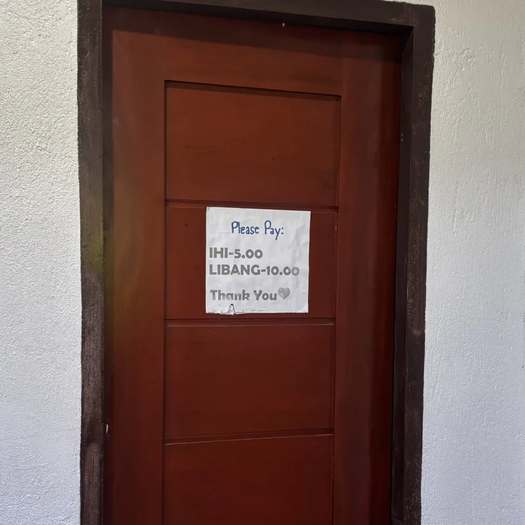 途中休憩のトイレのドアの張り紙