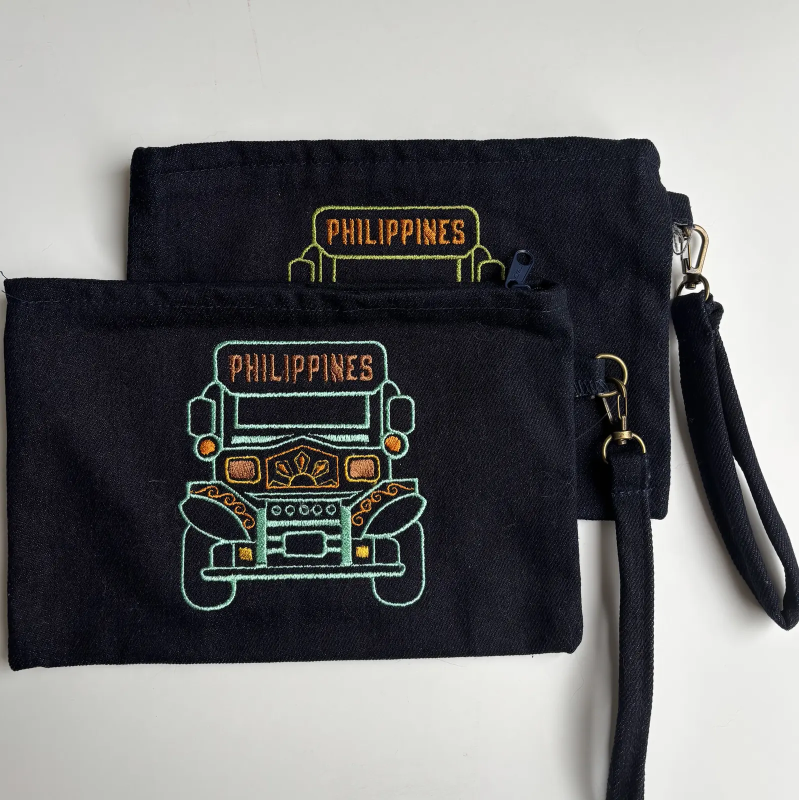 ジプニー柄の刺繍入りポーチ