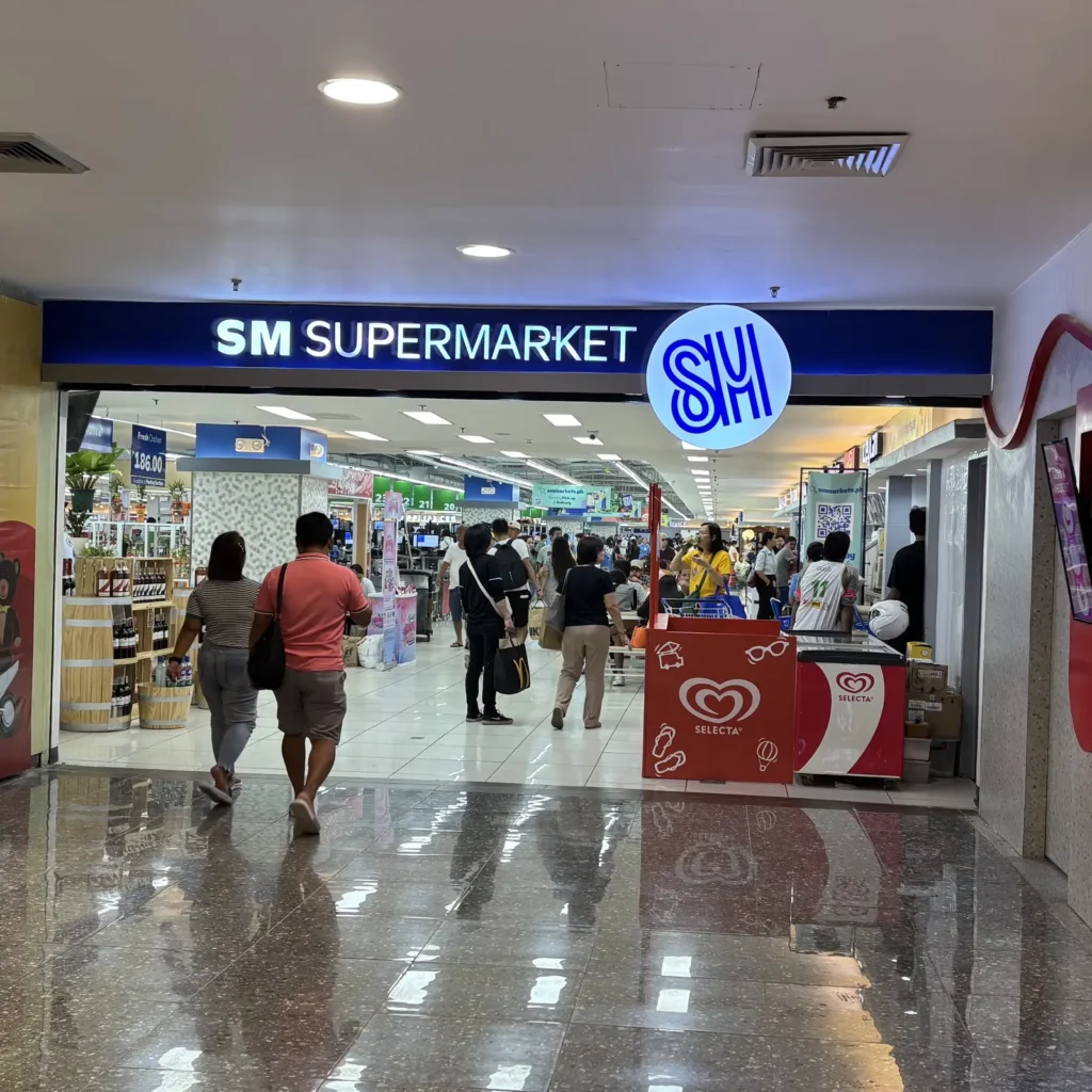 SMシティのスーパの入り口
