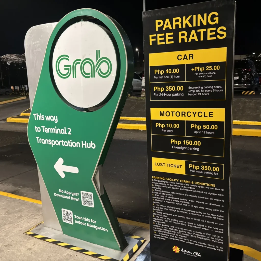 Grabと空港の駐車場に関しての看板